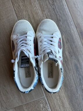 Vintage Havana White Sneakers with Red and Blue Accents